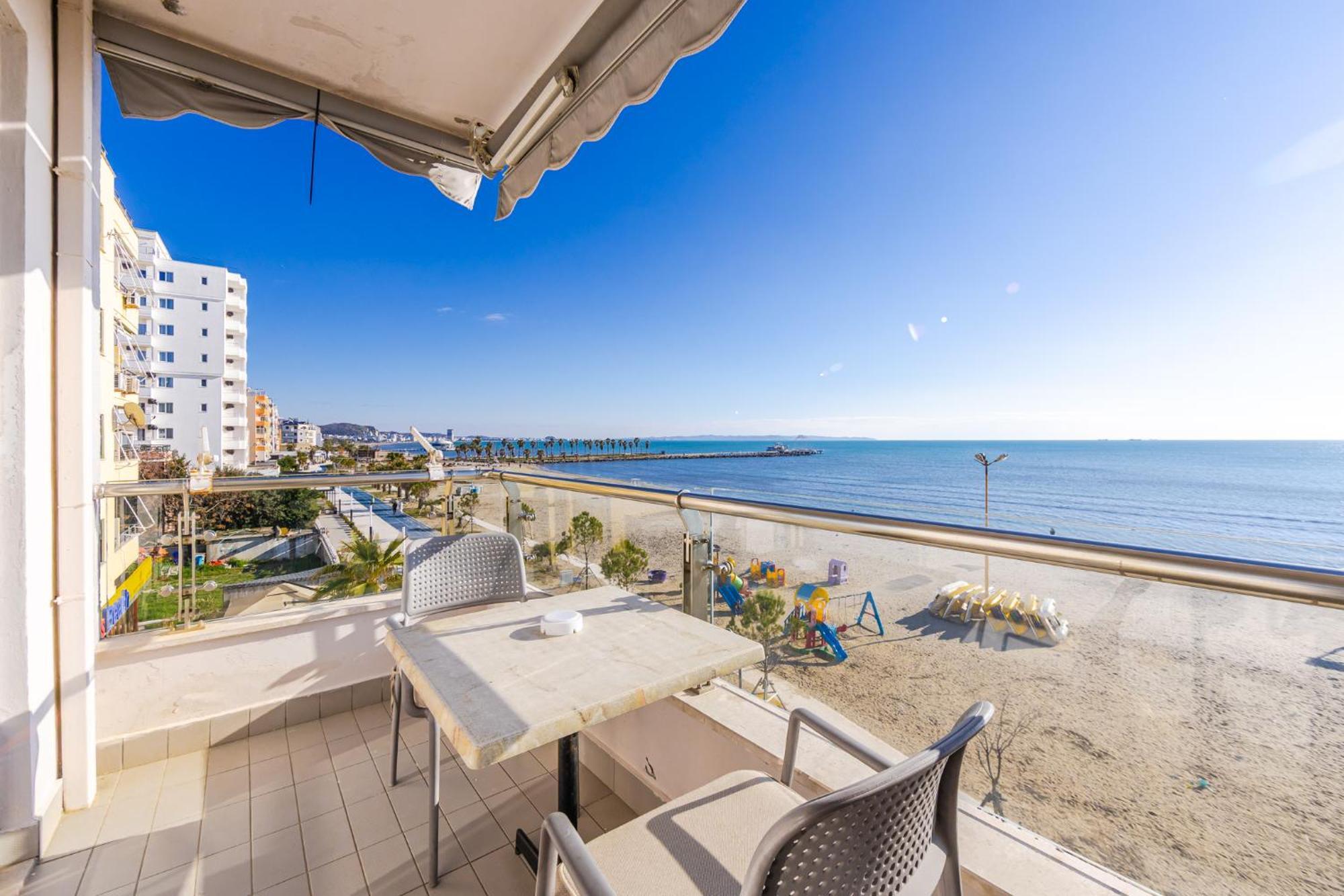 The Beachfront Apartment Дуррес Экстерьер фото