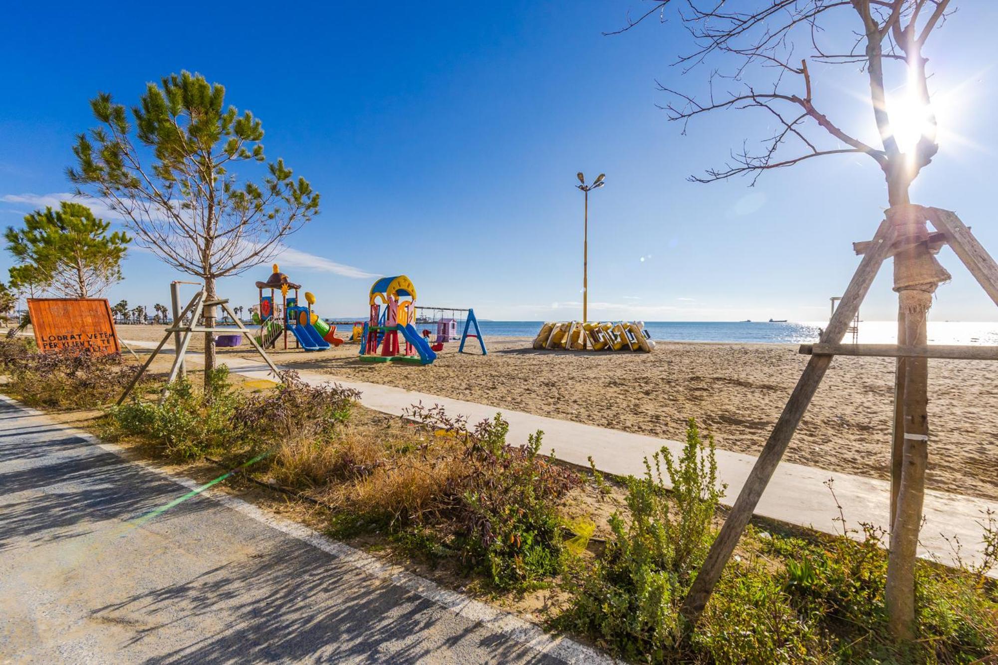 The Beachfront Apartment Дуррес Экстерьер фото
