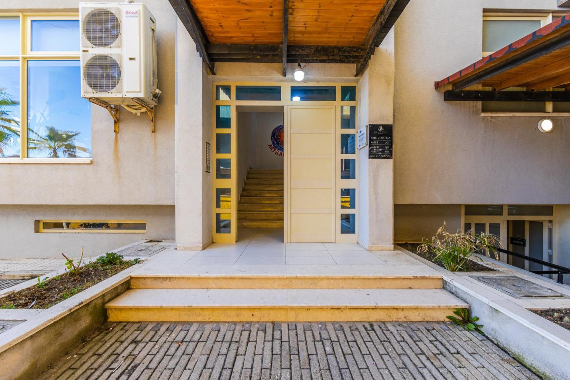 The Beachfront Apartment Дуррес Экстерьер фото