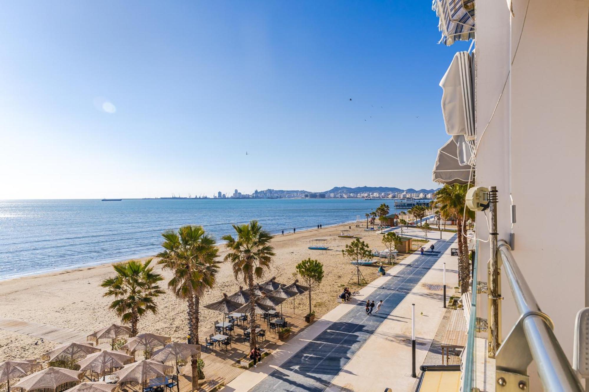 The Beachfront Apartment Дуррес Экстерьер фото