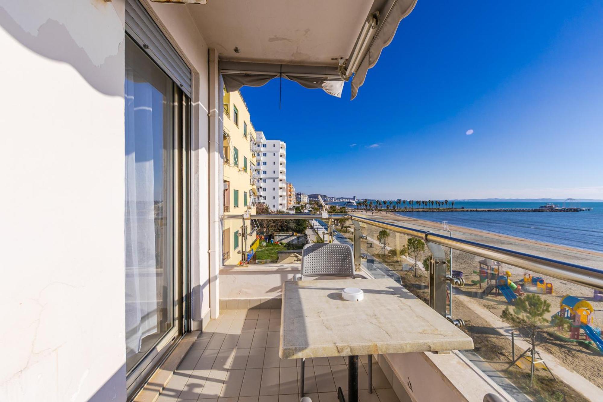 The Beachfront Apartment Дуррес Экстерьер фото