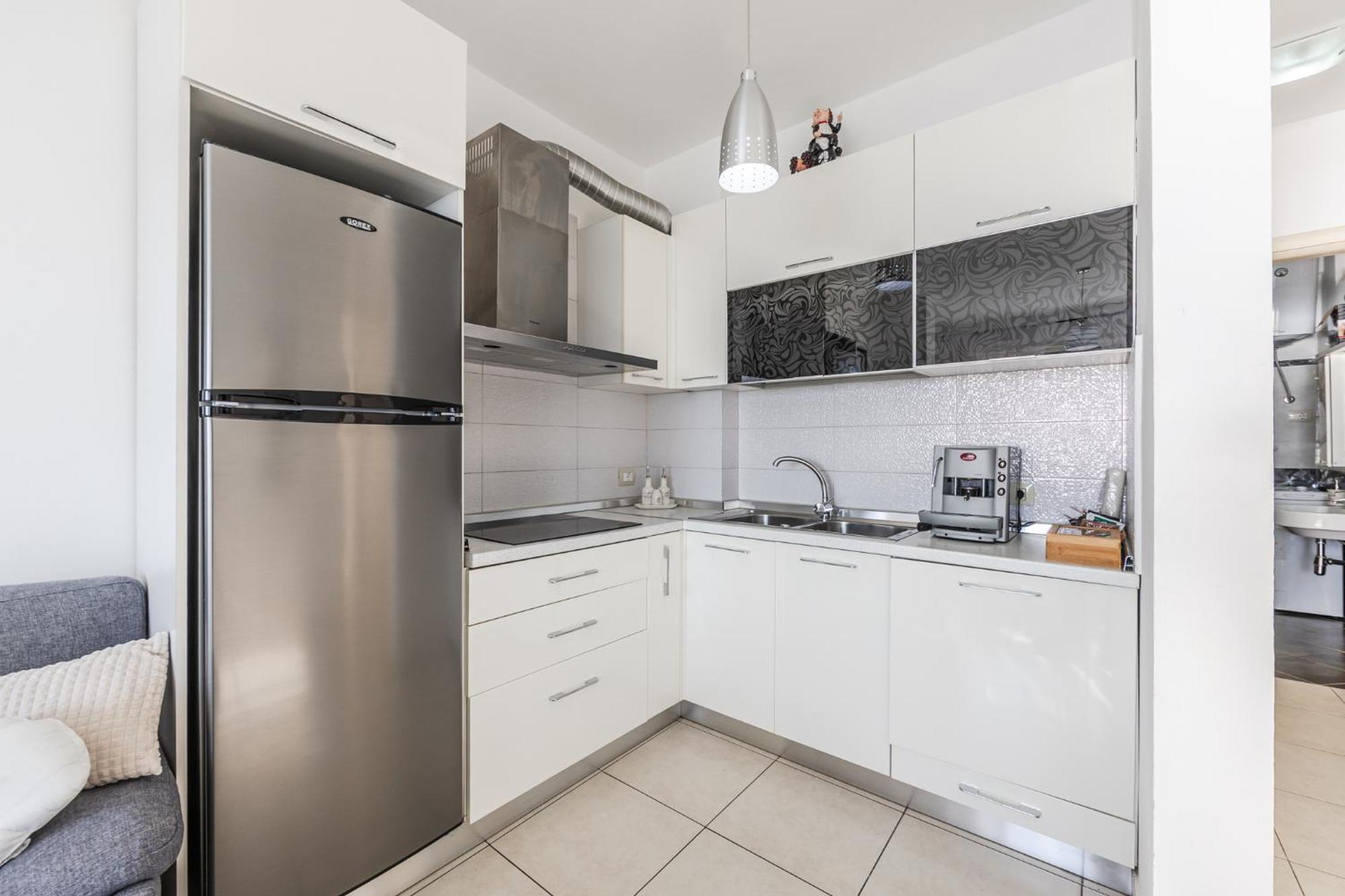 The Beachfront Apartment Дуррес Экстерьер фото