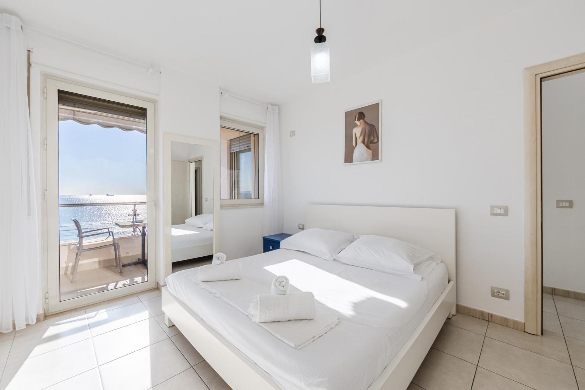 The Beachfront Apartment Дуррес Экстерьер фото